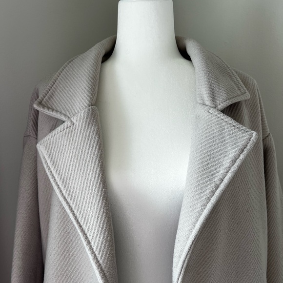 Oversized Coat - Picture 3 of 6